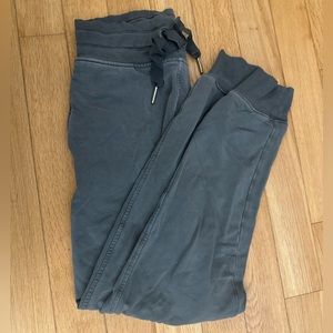Athleta green balance jogger
